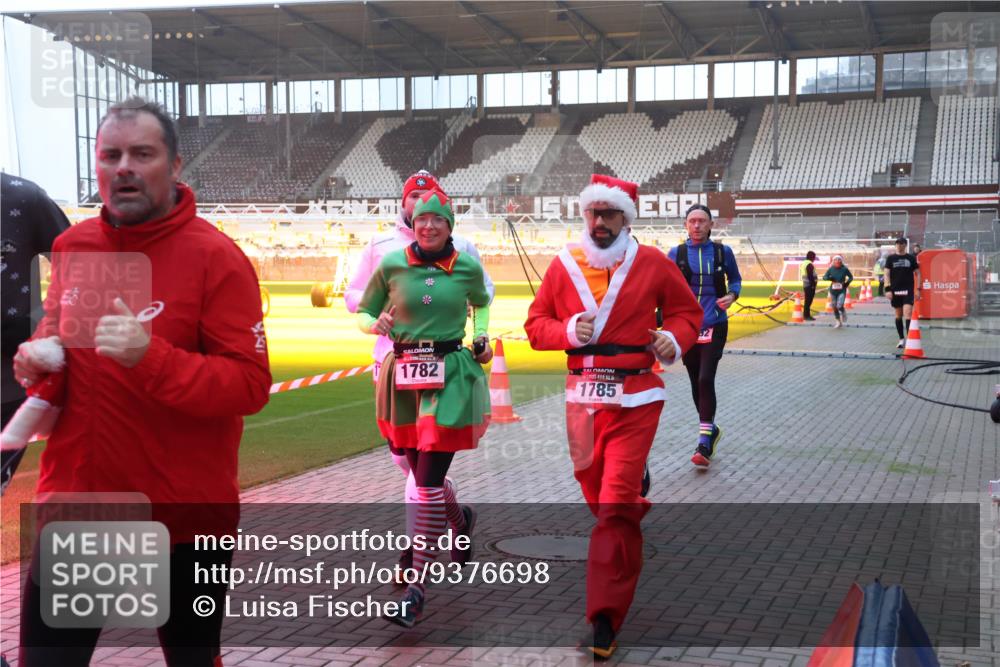 07.12.2025 - St. Pauli X-Mass-Run No. 15 Luisa Fischer http://msf.ph/oto/9376698 07.12.2025 09:59:03 Ziel 1782, 1785, 238, 261, 483, 532, 655, 1003, 1115, 1173, 1528, 1542, 1603, 1633, 1774, 1782, 1785, 2205, 2392, 3308, 3405, 3515, 4031, 4206 meine-sportfotos.de