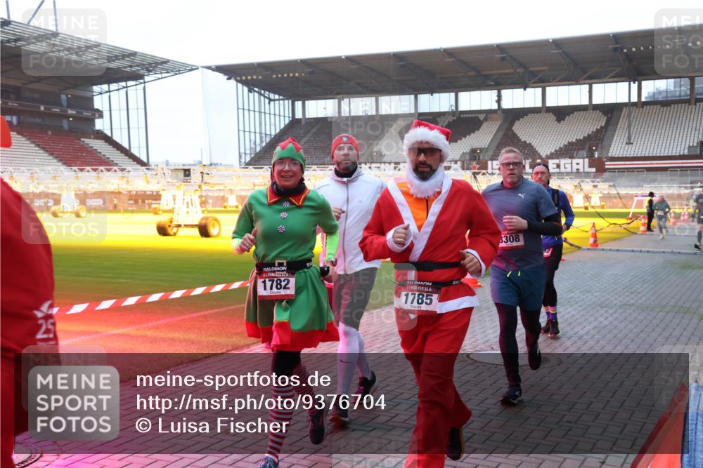 07.12.2025 - St. Pauli X-Mass-Run No. 15 Luisa Fischer http://msf.ph/oto/9376704 07.12.2025 09:59:03 Ziel 305, 25, 1782, 1785, 6308, 238, 261, 483, 532, 655, 1003, 1115, 1173, 1528, 1542, 1603, 1633, 1774, 1782, 1785, 2205, 2392, 3308, 3405, 3515, 4031, 4206 meine-sportfotos.de