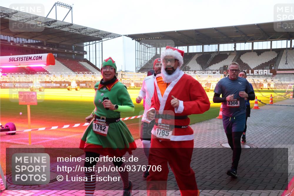 07.12.2025 - St. Pauli X-Mass-Run No. 15 Luisa Fischer http://msf.ph/oto/9376706 07.12.2025 09:59:04 Ziel 1782, 1785, 3308, 238, 261, 483, 532, 655, 1003, 1115, 1173, 1528, 1542, 1603, 1633, 1774, 1782, 1785, 2205, 2392, 3308, 3515, 4031, 4206 meine-sportfotos.de