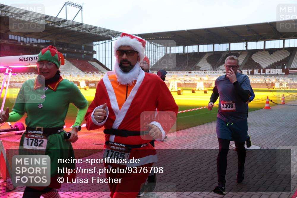 07.12.2025 - St. Pauli X-Mass-Run No. 15 Luisa Fischer http://msf.ph/oto/9376708 07.12.2025 09:59:04 Ziel 1782, 5, 1785, 3308, 238, 261, 483, 532, 655, 1003, 1115, 1173, 1528, 1542, 1603, 1633, 1774, 1782, 1785, 2205, 2392, 3308, 3515, 4031, 4206 meine-sportfotos.de