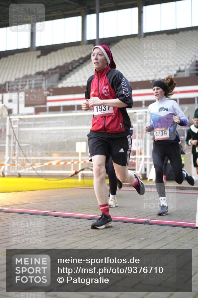 07.12.2025 - St. Pauli X-Mass-Run No. 15 Patografie http://msf.ph/oto/9376710 07.12.2025 10:06:08 Ziel 127, 148, 180, 424, 468, 805, 834, 893, 967, 969, 1119, 1788, 1832, 1937, 2757, 2894, 2968, 3093, 3172, 3196, 3812, 3814, 3857, 3859, 4235, 4236, 4237, 4246, 4251, 4657, 4665, 4670, 4672, 4676, 4677, 4736, 4739 meine-sportfotos.de
