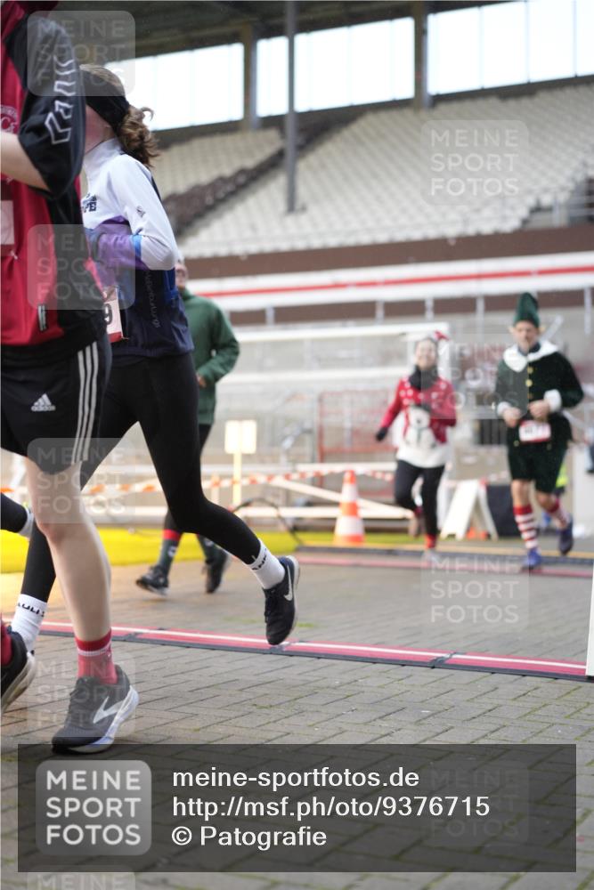 07.12.2025 - St. Pauli X-Mass-Run No. 15 Patografie http://msf.ph/oto/9376715 07.12.2025 10:06:09 Ziel 127, 148, 180, 187, 468, 805, 893, 967, 969, 1119, 1788, 1832, 1937, 2894, 2968, 3093, 3172, 3196, 3812, 3814, 3857, 3859, 4235, 4236, 4237, 4246, 4251, 4657, 4665, 4670, 4672, 4676, 4677, 4736, 4739 meine-sportfotos.de