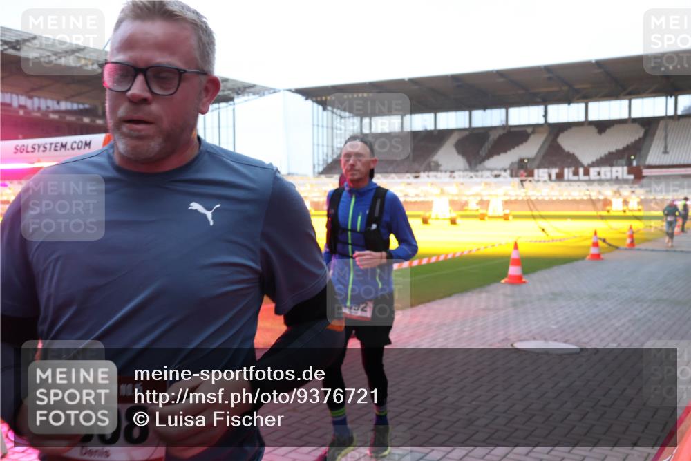07.12.2025 - St. Pauli X-Mass-Run No. 15 Luisa Fischer http://msf.ph/oto/9376721 07.12.2025 09:59:05 Ziel 15, 308, 238, 261, 483, 532, 655, 1003, 1115, 1173, 1528, 1542, 1603, 1633, 1774, 1782, 1785, 2205, 2392, 3308, 3515, 4031, 4206 meine-sportfotos.de