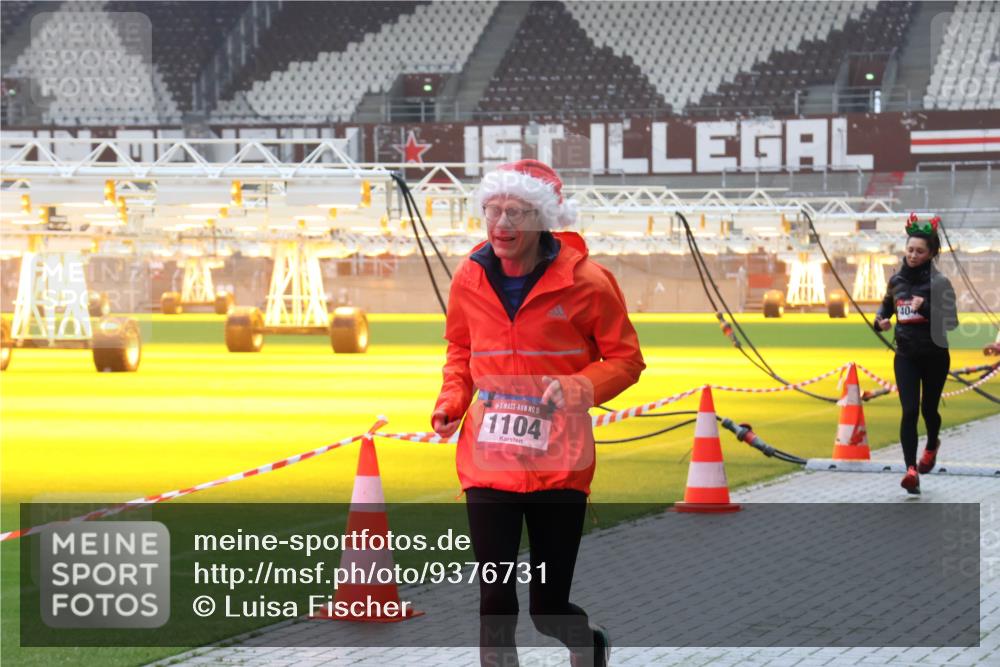 07.12.2025 - St. Pauli X-Mass-Run No. 15 Luisa Fischer http://msf.ph/oto/9376731 07.12.2025 10:24:06 Ziel 15, 1104, 40, 638, 1104, 2508, 2511, 2603, 2634, 3052, 3539, 3644, 3649, 3887, 3890, 3968, 4005, 4043, 4139, 4141, 4144, 4145, 4203, 4377, 4378, 4458, 4549, 4765 meine-sportfotos.de