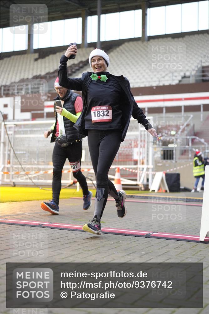 07.12.2025 - St. Pauli X-Mass-Run No. 15 Patografie http://msf.ph/oto/9376742 07.12.2025 10:06:14 Ziel 34, 127, 148, 187, 893, 967, 969, 1119, 1369, 1832, 1937, 1946, 2894, 2968, 3093, 3196, 4246, 4251, 4657, 4665, 4670, 4672, 4676, 4677, 4736, 4739 meine-sportfotos.de