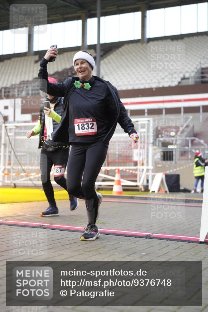 07.12.2025 - St. Pauli X-Mass-Run No. 15 Patografie http://msf.ph/oto/9376748 07.12.2025 10:06:14 Ziel 34, 127, 148, 187, 893, 967, 969, 1119, 1369, 1832, 1937, 1946, 2894, 2968, 3093, 3196, 4246, 4251, 4657, 4665, 4670, 4672, 4676, 4677, 4736, 4739 meine-sportfotos.de