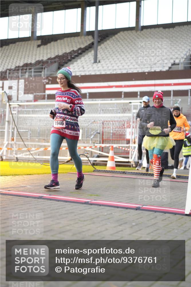 07.12.2025 - St. Pauli X-Mass-Run No. 15 Patografie http://msf.ph/oto/9376761 07.12.2025 10:06:18 Ziel 34, 127, 187, 893, 967, 969, 1119, 1369, 1479, 1480, 1832, 1937, 1946, 3213, 3232, 3534, 3535, 3536, 3537, 4657, 4665, 4670, 4672, 4676, 4677, 4736, 4739 meine-sportfotos.de