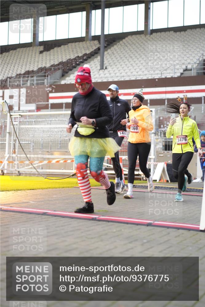 07.12.2025 - St. Pauli X-Mass-Run No. 15 Patografie http://msf.ph/oto/9376775 07.12.2025 10:06:19 Ziel 34, 127, 187, 893, 967, 969, 1119, 1369, 1479, 1480, 1832, 1937, 1946, 3213, 3232, 3534, 3535, 3536, 3537, 4657, 4665, 4670, 4672, 4676, 4677, 4736, 4739 meine-sportfotos.de