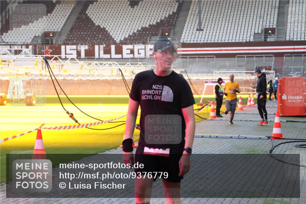07.12.2025 - St. Pauli X-Mass-Run No. 15 Luisa Fischer http://msf.ph/oto/9376779 07.12.2025 09:59:16 Ziel 3345, 238, 261, 483, 532, 655, 1003, 1115, 1173, 1528, 1542, 1603, 1782, 1785, 2205, 2392, 2529, 3147, 3308, 3345, 4031, 4206 meine-sportfotos.de