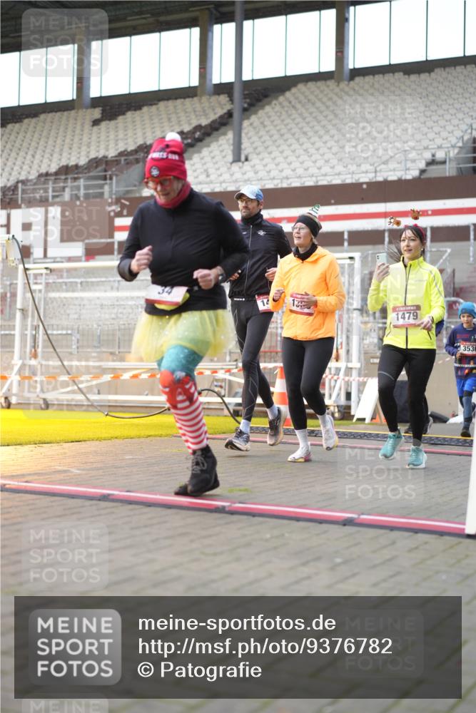 07.12.2025 - St. Pauli X-Mass-Run No. 15 Patografie http://msf.ph/oto/9376782 07.12.2025 10:06:19 Ziel 34, 127, 187, 893, 967, 969, 1119, 1369, 1479, 1480, 1832, 1937, 1946, 3213, 3232, 3534, 3535, 3536, 3537, 4657, 4665, 4670, 4672, 4676, 4677, 4736, 4739 meine-sportfotos.de