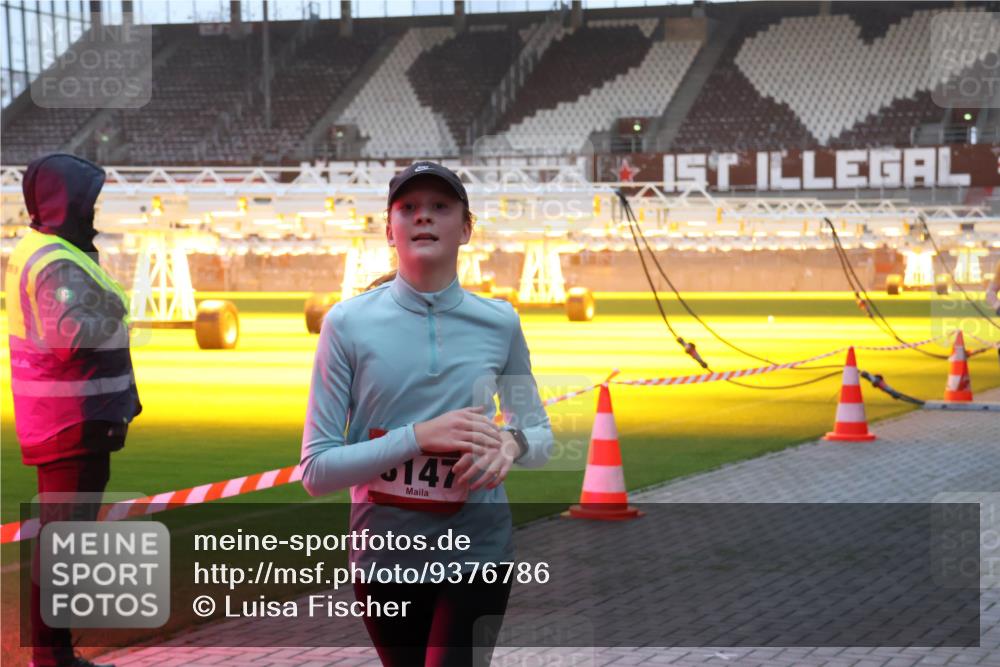 07.12.2025 - St. Pauli X-Mass-Run No. 15 Luisa Fischer http://msf.ph/oto/9376786 07.12.2025 09:59:20 Ziel 147, 483, 532, 655, 939, 1003, 1115, 1528, 1542, 1603, 1782, 1785, 2392, 2529, 3147, 3308, 3345, 4031 meine-sportfotos.de