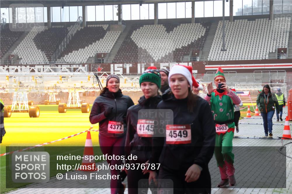 07.12.2025 - St. Pauli X-Mass-Run No. 15 Luisa Fischer http://msf.ph/oto/9376787 07.12.2025 10:24:13 Ziel 4377, 4145, 2603, 4549, 638, 711, 1104, 2603, 2634, 3539, 3644, 3649, 3887, 3890, 3968, 4005, 4043, 4139, 4141, 4144, 4145, 4203, 4377, 4378, 4458, 4479, 4549, 4765 meine-sportfotos.de