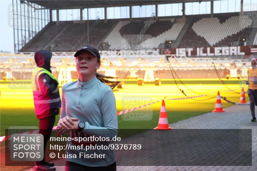 07.12.2025 - St. Pauli X-Mass-Run No. 15 Luisa Fischer http://msf.ph/oto/9376789 07.12.2025 09:59:20 Ziel 3147, 13945, 483, 532, 655, 939, 1003, 1115, 1528, 1542, 1603, 1782, 1785, 2392, 2529, 3147, 3308, 3345, 4031 meine-sportfotos.de