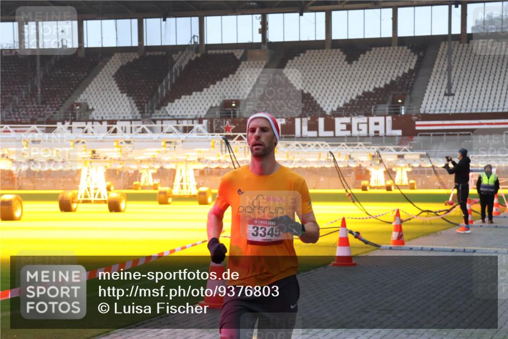 07.12.2025 - St. Pauli X-Mass-Run No. 15 Luisa Fischer http://msf.ph/oto/9376803 07.12.2025 09:59:23 Ziel 3345, 483, 532, 655, 939, 1003, 1115, 1120, 1528, 1542, 1603, 1782, 1785, 2392, 2529, 3147, 3308, 3345 meine-sportfotos.de