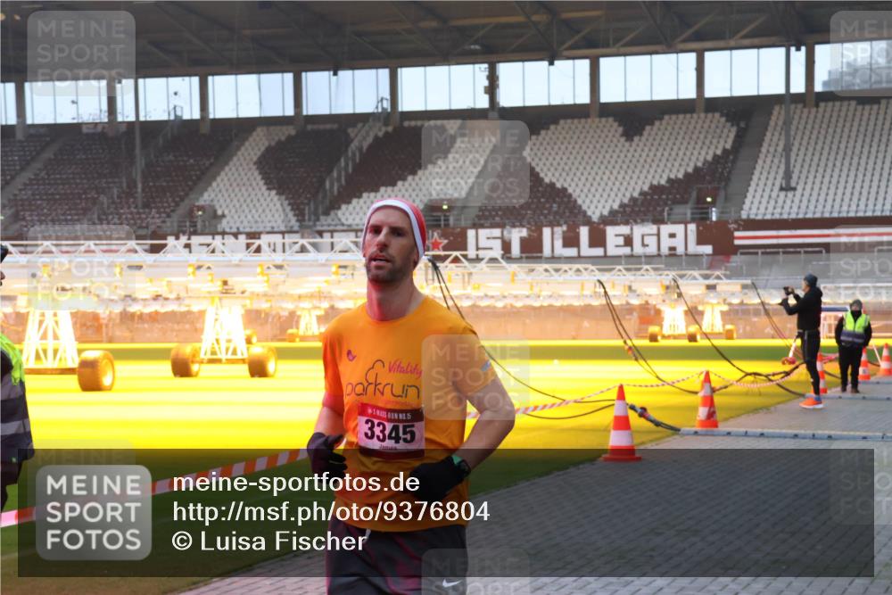 07.12.2025 - St. Pauli X-Mass-Run No. 15 Luisa Fischer http://msf.ph/oto/9376804 07.12.2025 09:59:23 Ziel 15, 3345, 483, 532, 655, 939, 1003, 1115, 1120, 1528, 1542, 1603, 1782, 1785, 2392, 2529, 3147, 3308, 3345 meine-sportfotos.de