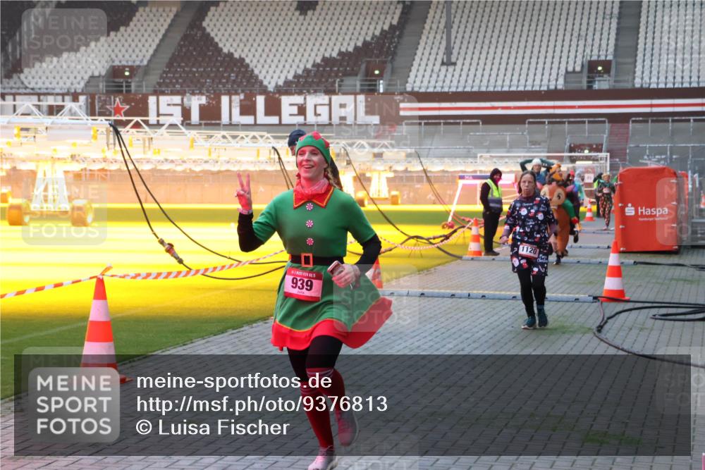 07.12.2025 - St. Pauli X-Mass-Run No. 15 Luisa Fischer http://msf.ph/oto/9376813 07.12.2025 09:59:35 Ziel 15, 939, 1120, 655, 939, 1120, 1542, 2204, 2207, 2392, 2529, 2657, 3147, 3345 meine-sportfotos.de