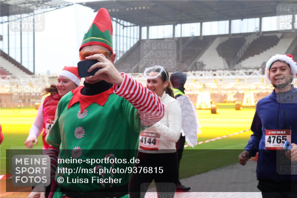 07.12.2025 - St. Pauli X-Mass-Run No. 15 Luisa Fischer http://msf.ph/oto/9376815 07.12.2025 10:24:17 Ziel 1, 4144, 4765, 638, 711, 897, 1104, 2603, 2634, 3539, 3644, 3649, 3887, 3890, 3968, 4043, 4139, 4144, 4145, 4203, 4377, 4378, 4479, 4549, 4765 meine-sportfotos.de