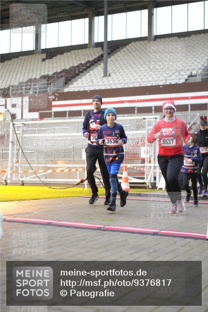 07.12.2025 - St. Pauli X-Mass-Run No. 15 Patografie http://msf.ph/oto/9376817 07.12.2025 10:06:21 Ziel 34, 187, 562, 893, 1119, 1369, 1479, 1480, 1832, 1937, 1946, 3213, 3232, 3534, 3535, 3536, 3537, 4459, 4657, 4665, 4670, 4672, 4676, 4677, 4736, 4739 meine-sportfotos.de