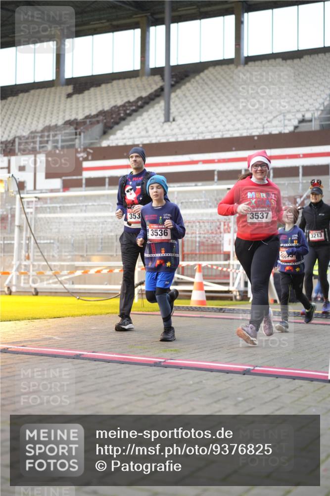 07.12.2025 - St. Pauli X-Mass-Run No. 15 Patografie http://msf.ph/oto/9376825 07.12.2025 10:06:21 Ziel 34, 187, 562, 893, 1119, 1369, 1479, 1480, 1832, 1937, 1946, 3213, 3232, 3534, 3535, 3536, 3537, 4459, 4657, 4665, 4670, 4672, 4676, 4677, 4736, 4739 meine-sportfotos.de