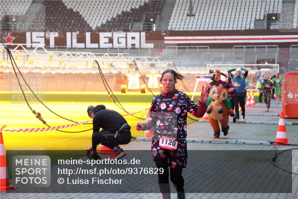 07.12.2025 - St. Pauli X-Mass-Run No. 15 Luisa Fischer http://msf.ph/oto/9376829 07.12.2025 09:59:38 Ziel 1120, 11521, 655, 939, 961, 1120, 1542, 2204, 2207, 2529, 2657, 3147, 3345, 4029 meine-sportfotos.de