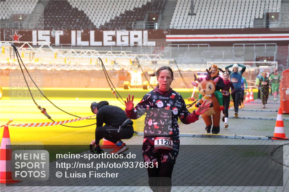 07.12.2025 - St. Pauli X-Mass-Run No. 15 Luisa Fischer http://msf.ph/oto/9376831 07.12.2025 09:59:38 Ziel 5, 1120, 2529, 655, 939, 961, 1120, 1542, 2204, 2207, 2529, 2657, 3147, 3345, 4029 meine-sportfotos.de