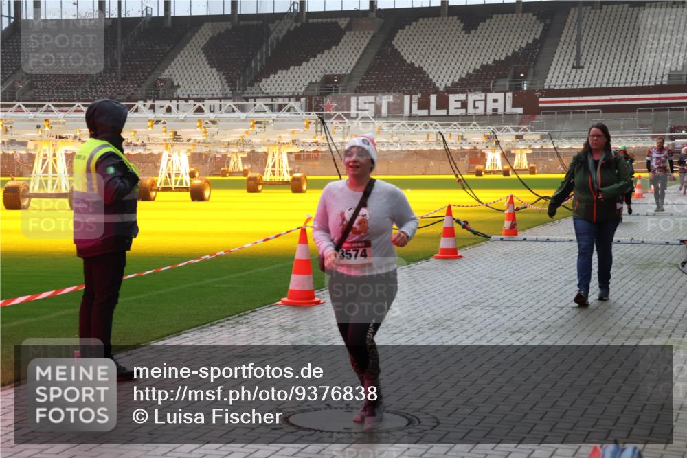 07.12.2025 - St. Pauli X-Mass-Run No. 15 Luisa Fischer http://msf.ph/oto/9376838 07.12.2025 10:24:20 Ziel 106, 3574, 638, 711, 897, 1104, 2603, 2634, 3539, 3644, 3649, 3887, 3890, 3968, 4040, 4043, 4139, 4144, 4145, 4203, 4377, 4378, 4479, 4549, 4765 meine-sportfotos.de