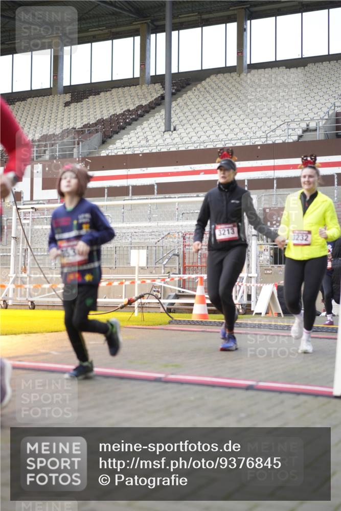 07.12.2025 - St. Pauli X-Mass-Run No. 15 Patografie http://msf.ph/oto/9376845 07.12.2025 10:06:22 Ziel 34, 187, 562, 893, 1119, 1369, 1479, 1480, 1832, 1937, 1946, 3213, 3232, 3534, 3535, 3536, 3537, 4459, 4657, 4665, 4672, 4677, 4736, 4739 meine-sportfotos.de