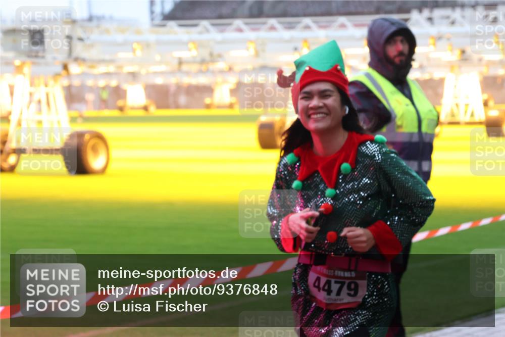 07.12.2025 - St. Pauli X-Mass-Run No. 15 Luisa Fischer http://msf.ph/oto/9376848 07.12.2025 10:24:30 Ziel 4479, 711, 712, 897, 1104, 2603, 2634, 3539, 3887, 3890, 3968, 4040, 4043, 4122, 4139, 4140, 4144, 4203, 4377, 4378, 4479, 4689, 4692, 4694, 4765 meine-sportfotos.de