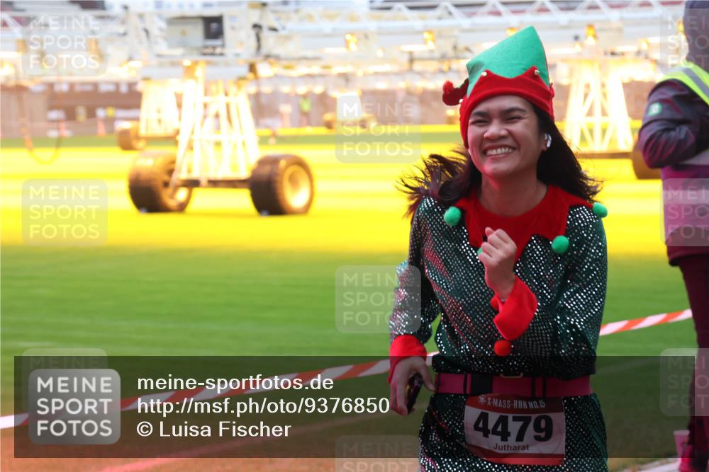 07.12.2025 - St. Pauli X-Mass-Run No. 15 Luisa Fischer http://msf.ph/oto/9376850 07.12.2025 10:24:30 Ziel 15, 4479, 711, 712, 897, 1104, 2603, 2634, 3539, 3887, 3890, 3968, 4040, 4043, 4122, 4139, 4140, 4144, 4203, 4377, 4378, 4479, 4689, 4692, 4694, 4765 meine-sportfotos.de
