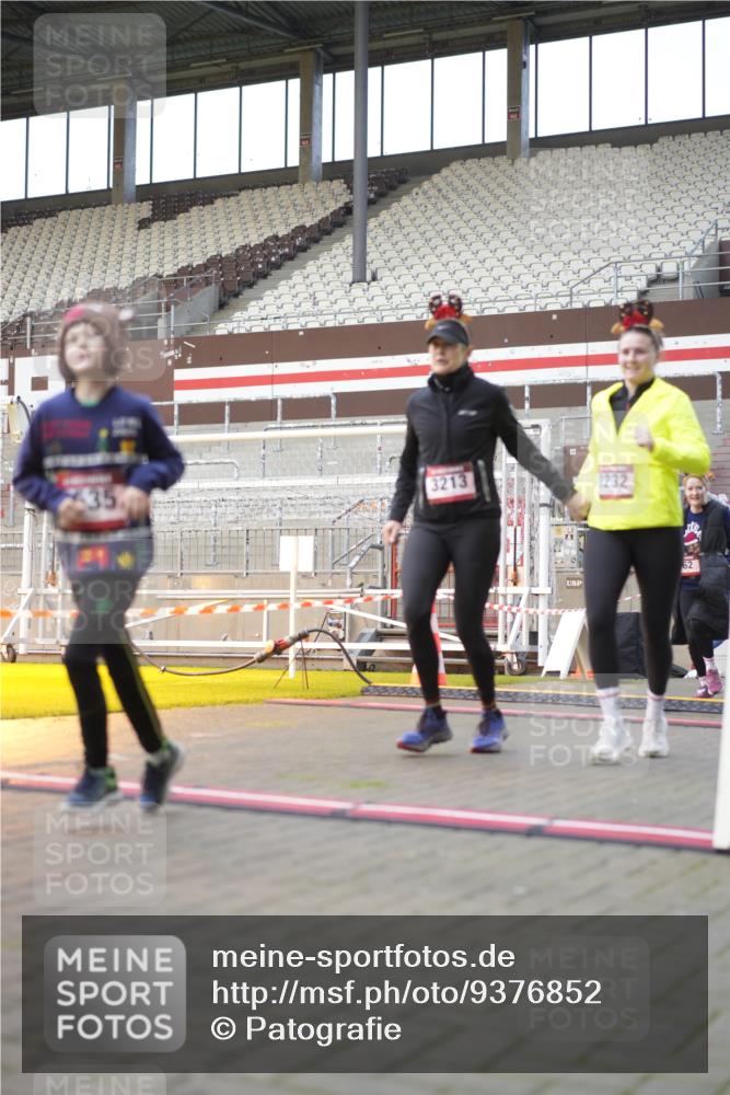 07.12.2025 - St. Pauli X-Mass-Run No. 15 Patografie http://msf.ph/oto/9376852 07.12.2025 10:06:22 Ziel 34, 187, 562, 893, 1119, 1369, 1479, 1480, 1832, 1937, 1946, 3213, 3232, 3534, 3535, 3536, 3537, 4459, 4657, 4665, 4672, 4677, 4736, 4739 meine-sportfotos.de