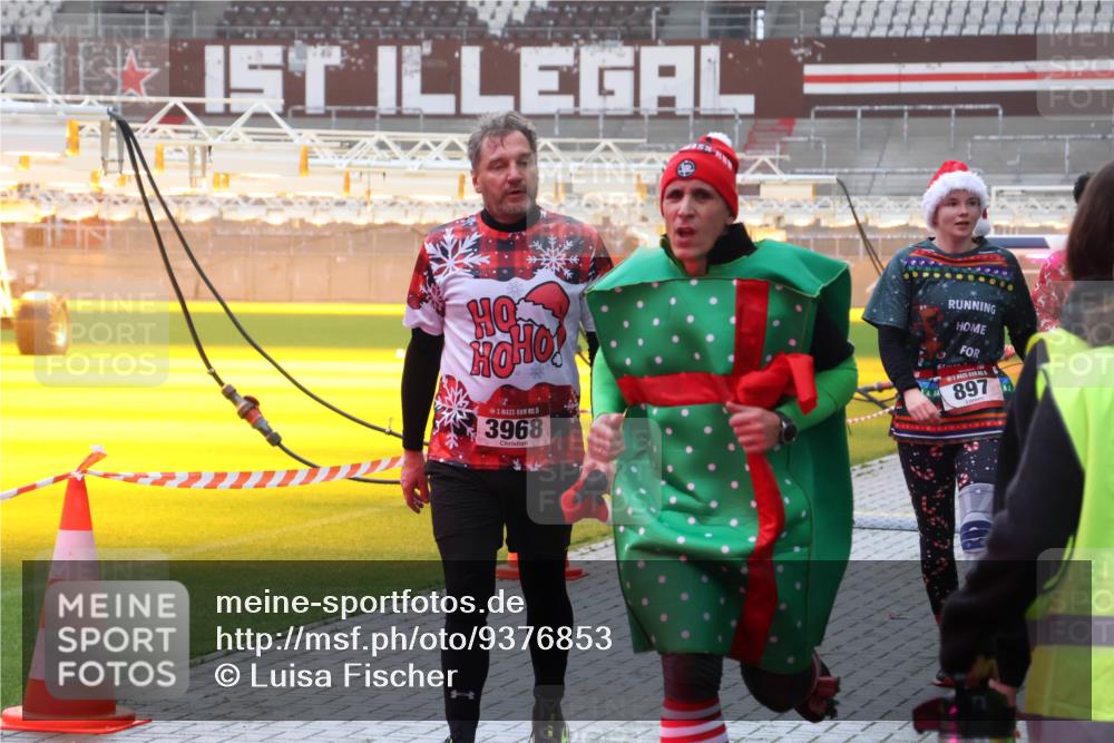07.12.2025 - St. Pauli X-Mass-Run No. 15 Luisa Fischer http://msf.ph/oto/9376853 07.12.2025 10:24:34 Ziel 15, 3968, 897, 711, 712, 897, 1104, 2603, 2634, 3968, 4040, 4043, 4122, 4139, 4140, 4144, 4203, 4377, 4378, 4479, 4689, 4692, 4694, 4765 meine-sportfotos.de