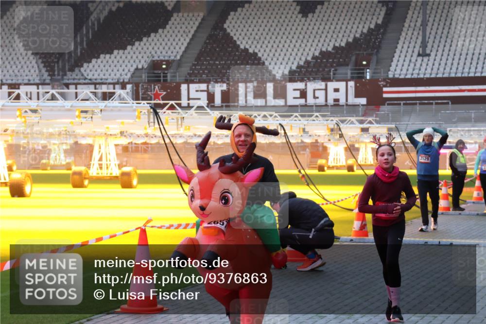 07.12.2025 - St. Pauli X-Mass-Run No. 15 Luisa Fischer http://msf.ph/oto/9376863 07.12.2025 09:59:43 Ziel 1, 777657, 2529, 488, 655, 939, 961, 1120, 1763, 2204, 2207, 2529, 2657, 3147, 3345, 4029, 4051, 4052, 4465 meine-sportfotos.de