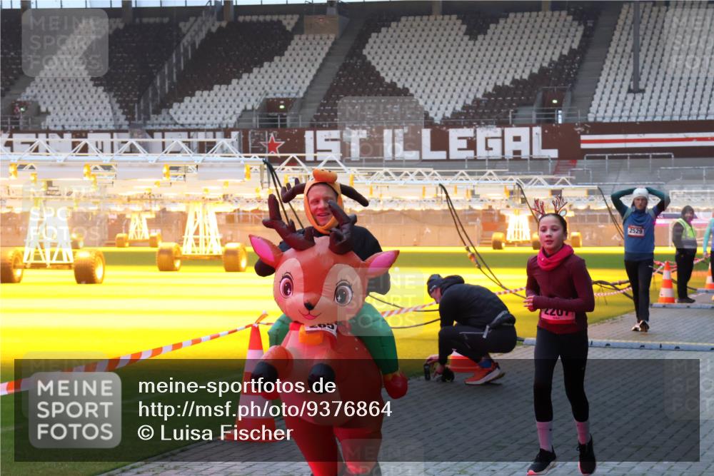 07.12.2025 - St. Pauli X-Mass-Run No. 15 Luisa Fischer http://msf.ph/oto/9376864 07.12.2025 09:59:43 Ziel 65, 2207, 2529, 488, 655, 939, 961, 1120, 1763, 2204, 2207, 2529, 2657, 3147, 3345, 4029, 4051, 4052, 4465 meine-sportfotos.de