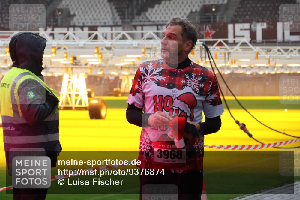 07.12.2025 - St. Pauli X-Mass-Run No. 15 Luisa Fischer http://msf.ph/oto/9376874 07.12.2025 10:24:36 Ziel 3968, 711, 712, 897, 1104, 2071, 2603, 2634, 3968, 4040, 4043, 4122, 4139, 4140, 4144, 4203, 4377, 4378, 4479, 4689, 4692, 4694, 4765 meine-sportfotos.de