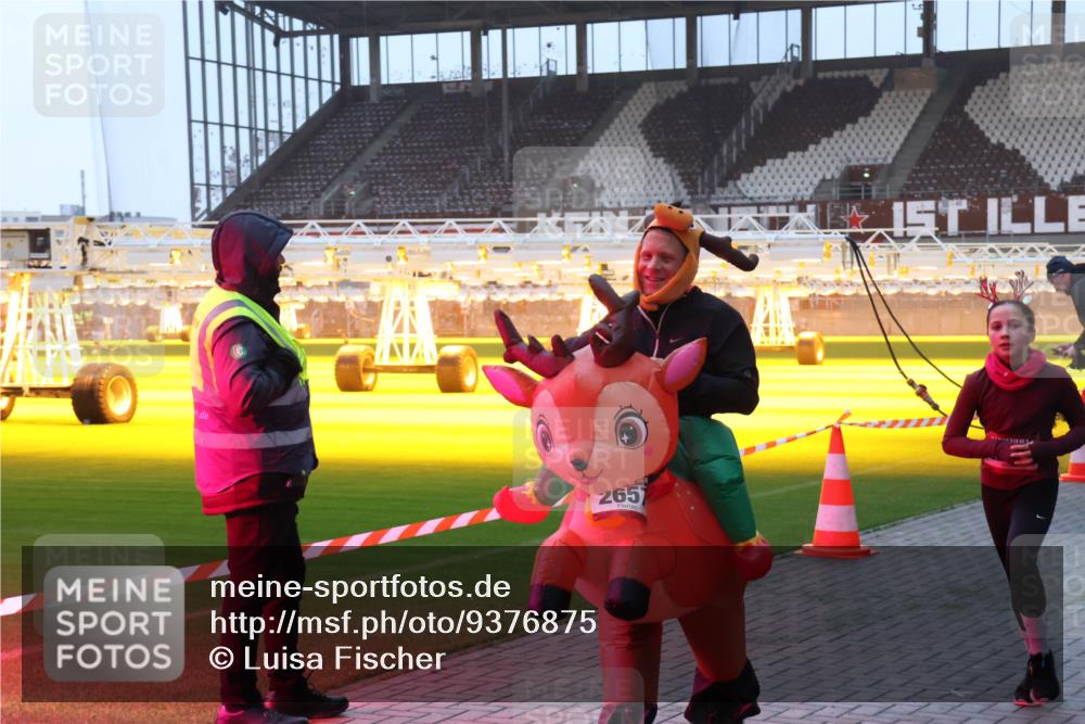 07.12.2025 - St. Pauli X-Mass-Run No. 15 Luisa Fischer http://msf.ph/oto/9376875 07.12.2025 09:59:44 Ziel 265, 488, 939, 961, 1120, 1763, 2204, 2207, 2529, 2657, 3147, 3345, 3513, 4029, 4051, 4052, 4465 meine-sportfotos.de