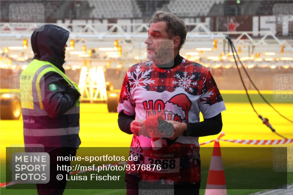 07.12.2025 - St. Pauli X-Mass-Run No. 15 Luisa Fischer http://msf.ph/oto/9376876 07.12.2025 10:24:37 Ziel 15, 3968, 711, 712, 897, 1104, 1986, 2071, 2603, 2634, 3968, 4040, 4043, 4122, 4139, 4140, 4144, 4203, 4377, 4378, 4479, 4689, 4692, 4694, 4765 meine-sportfotos.de