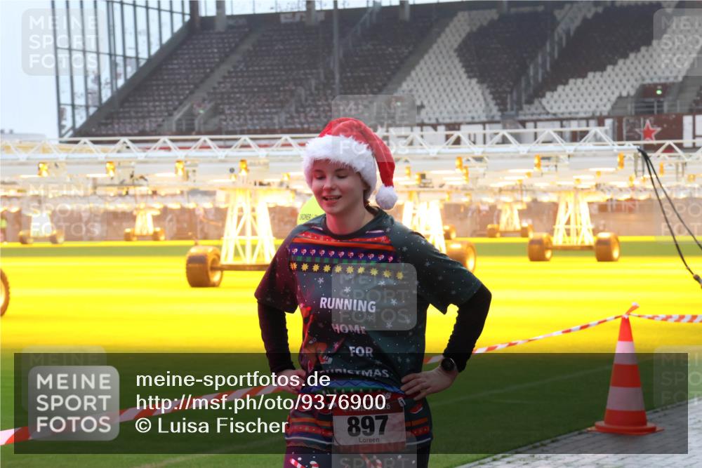 07.12.2025 - St. Pauli X-Mass-Run No. 15 Luisa Fischer http://msf.ph/oto/9376900 07.12.2025 10:24:41 Ziel 15, 897, 711, 712, 897, 1986, 2071, 2603, 2634, 3968, 4040, 4122, 4139, 4140, 4144, 4203, 4377, 4378, 4479, 4689, 4692, 4694, 4765, 4766, 4780 meine-sportfotos.de
