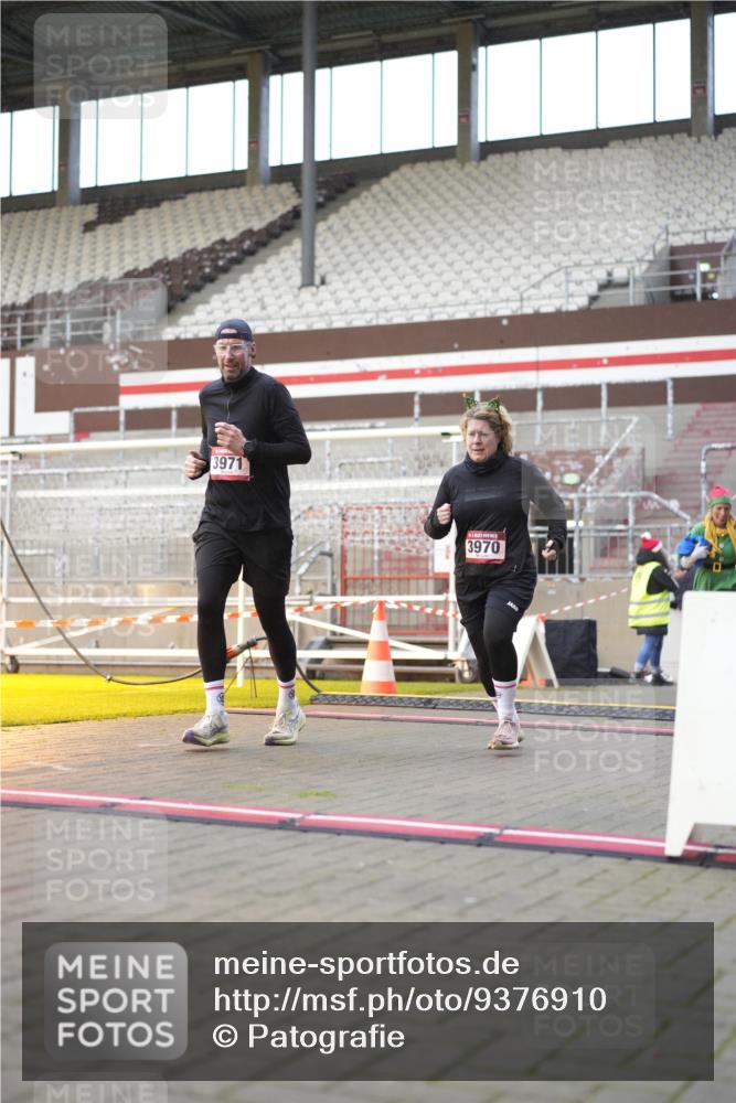 07.12.2025 - St. Pauli X-Mass-Run No. 15 Patografie http://msf.ph/oto/9376910 07.12.2025 10:06:32 Ziel 34, 150, 562, 1369, 1479, 1480, 1946, 3213, 3232, 3330, 3333, 3534, 3535, 3536, 3537, 3970, 3971, 4459 meine-sportfotos.de