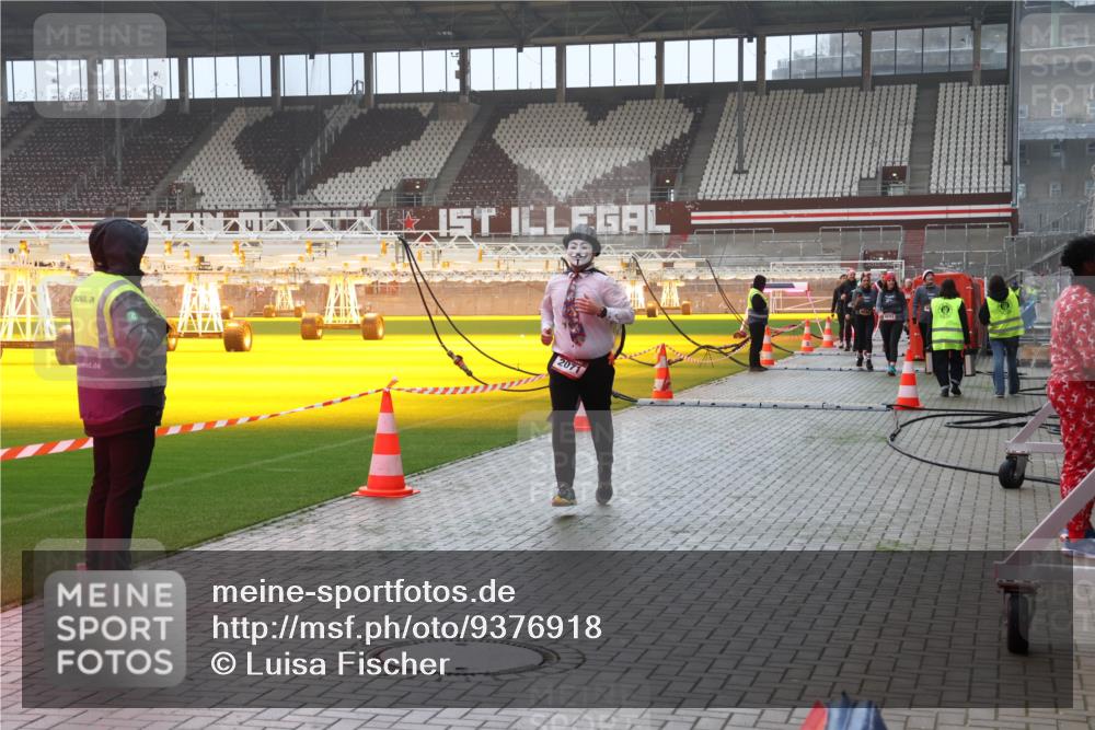 07.12.2025 - St. Pauli X-Mass-Run No. 15 Luisa Fischer http://msf.ph/oto/9376918 07.12.2025 10:24:49 Ziel 2071, 711, 712, 897, 1986, 2071, 3968, 4040, 4122, 4140, 4203, 4479, 4541, 4542, 4689, 4692, 4694, 4765, 4766, 4780 meine-sportfotos.de