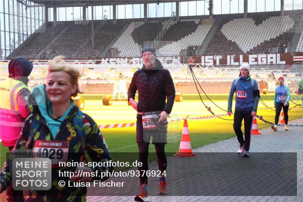 07.12.2025 - St. Pauli X-Mass-Run No. 15 Luisa Fischer http://msf.ph/oto/9376924 07.12.2025 09:59:52 Ziel 4029, 3405, 340, 2529, 2204, 488, 910, 911, 939, 961, 1120, 1763, 2186, 2204, 2207, 2529, 2657, 3147, 3345, 3513, 4029, 4051, 4052, 4465 meine-sportfotos.de