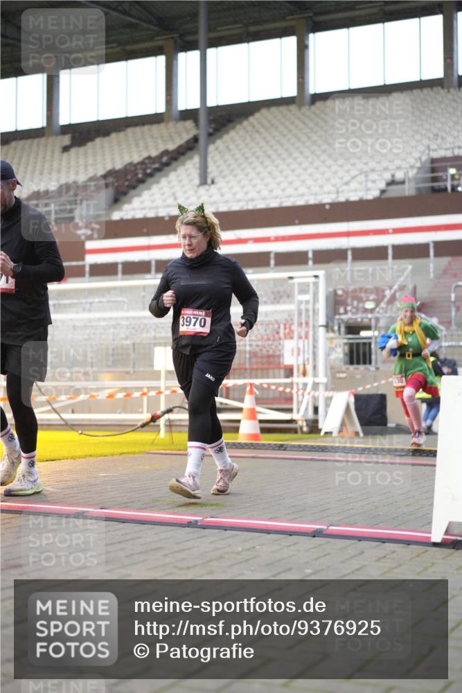07.12.2025 - St. Pauli X-Mass-Run No. 15 Patografie http://msf.ph/oto/9376925 07.12.2025 10:06:33 Ziel 34, 150, 562, 1369, 1479, 1480, 1946, 3213, 3232, 3330, 3333, 3534, 3535, 3536, 3537, 3970, 3971, 4459 meine-sportfotos.de
