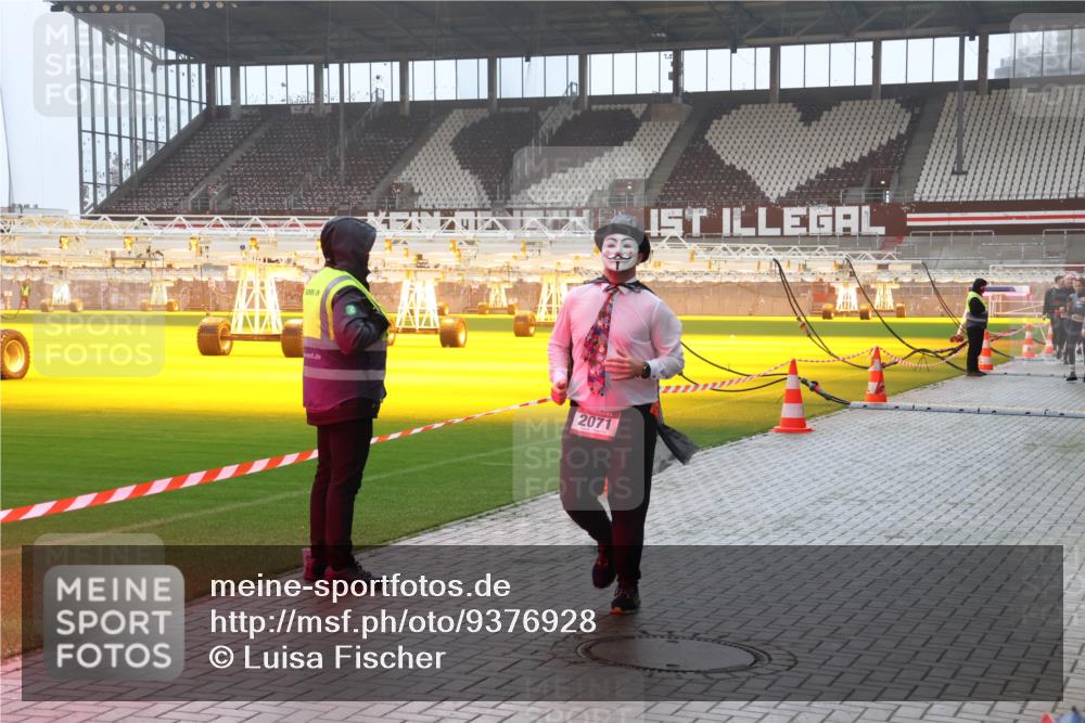 07.12.2025 - St. Pauli X-Mass-Run No. 15 Luisa Fischer http://msf.ph/oto/9376928 07.12.2025 10:24:50 Ziel 2071, 711, 712, 897, 1986, 2071, 3968, 4040, 4122, 4136, 4140, 4155, 4203, 4479, 4541, 4542, 4689, 4692, 4694, 4765, 4766, 4780 meine-sportfotos.de