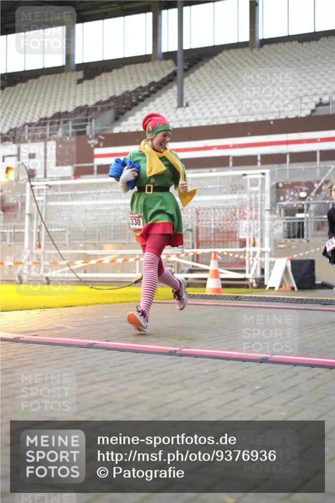 07.12.2025 - St. Pauli X-Mass-Run No. 15 Patografie http://msf.ph/oto/9376936 07.12.2025 10:06:34 Ziel 150, 562, 1369, 1479, 1480, 3213, 3232, 3330, 3333, 3534, 3535, 3536, 3537, 3970, 3971, 4459 meine-sportfotos.de