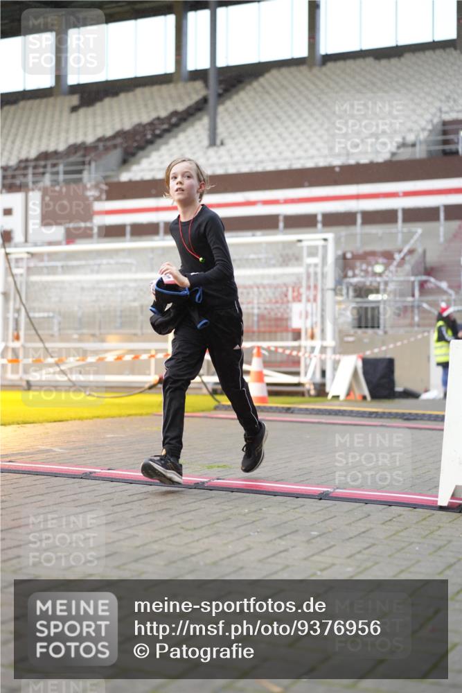 07.12.2025 - St. Pauli X-Mass-Run No. 15 Patografie http://msf.ph/oto/9376956 07.12.2025 10:06:36 Ziel 150, 562, 2129, 3213, 3232, 3330, 3333, 3534, 3535, 3536, 3537, 3970, 3971, 4459, 4735, 4738 meine-sportfotos.de