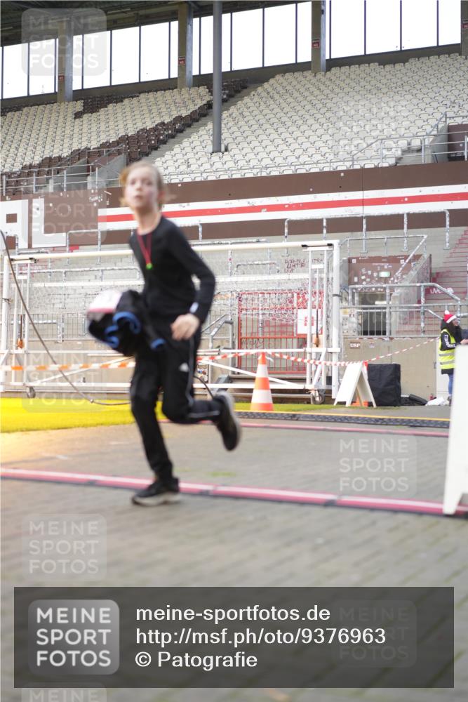 07.12.2025 - St. Pauli X-Mass-Run No. 15 Patografie http://msf.ph/oto/9376963 07.12.2025 10:06:36 Ziel 150, 562, 2129, 3213, 3232, 3330, 3333, 3534, 3535, 3536, 3537, 3970, 3971, 4459, 4735, 4738 meine-sportfotos.de