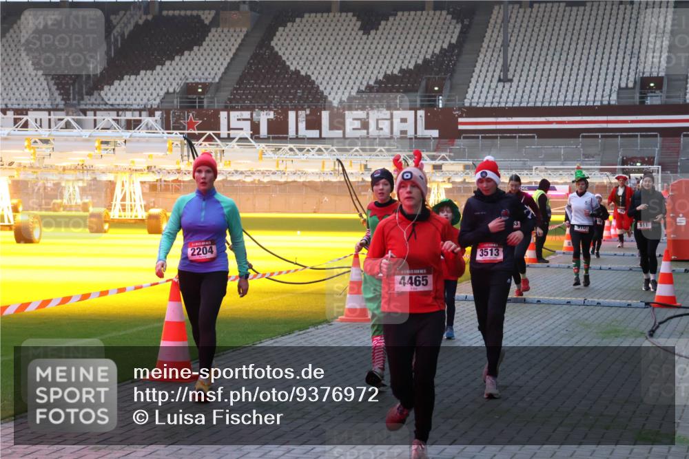 07.12.2025 - St. Pauli X-Mass-Run No. 15 Luisa Fischer http://msf.ph/oto/9376972 07.12.2025 09:59:57 Ziel 2204, 4465, 3513, 53, 911, 488, 910, 911, 934, 939, 961, 1112, 1120, 1763, 2186, 2204, 2207, 2529, 2657, 2729, 2964, 3147, 3345, 3513, 4029, 4051, 4052, 4465 meine-sportfotos.de