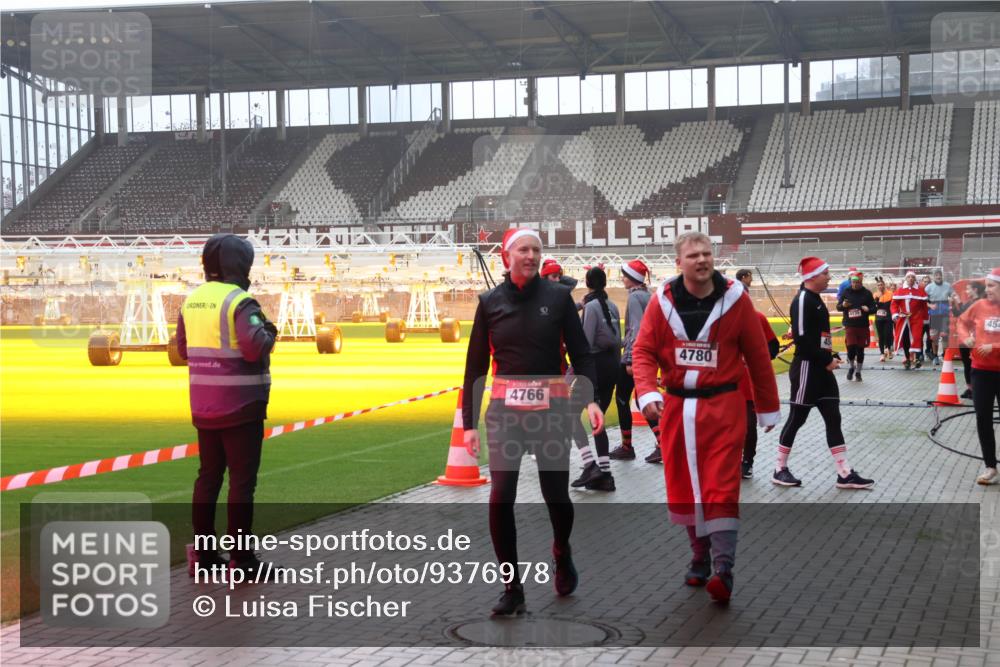 07.12.2025 - St. Pauli X-Mass-Run No. 15 Luisa Fischer http://msf.ph/oto/9376978 07.12.2025 10:25:07 Ziel 4766, 4780, 454, 712, 915, 974, 1986, 2071, 3152, 4078, 4079, 4091, 4092, 4122, 4135, 4136, 4140, 4155, 4177, 4474, 4496, 4497, 4513, 4514, 4530, 4541, 4542, 4689, 4692, 4694, 4766, 4780, 4846 meine-sportfotos.de