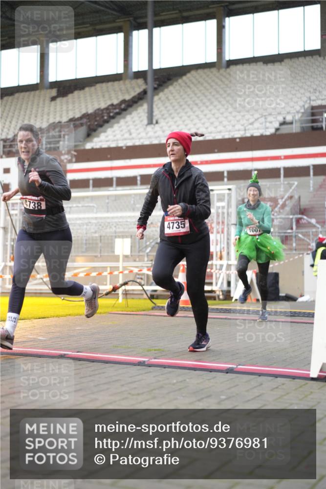 07.12.2025 - St. Pauli X-Mass-Run No. 15 Patografie http://msf.ph/oto/9376981 07.12.2025 10:06:41 Ziel 150, 217, 867, 1007, 1103, 2129, 3189, 3330, 3333, 3970, 3971, 4735, 4738 meine-sportfotos.de