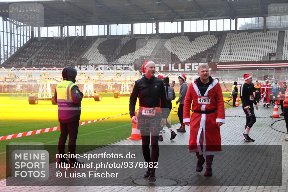 07.12.2025 - St. Pauli X-Mass-Run No. 15 Luisa Fischer http://msf.ph/oto/9376982 07.12.2025 10:25:08 Ziel 4766, 4780, 45, 712, 915, 974, 1986, 2071, 3152, 4078, 4079, 4091, 4092, 4122, 4135, 4136, 4140, 4155, 4177, 4431, 4474, 4496, 4497, 4513, 4514, 4530, 4541, 4542, 4689, 4692, 4694, 4766, 4780, 4846 meine-sportfotos.de