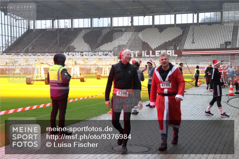 07.12.2025 - St. Pauli X-Mass-Run No. 15 Luisa Fischer http://msf.ph/oto/9376984 07.12.2025 10:25:08 Ziel 4766, 4694, 4780, 712, 915, 974, 1986, 2071, 3152, 4078, 4079, 4091, 4092, 4122, 4135, 4136, 4140, 4155, 4177, 4431, 4474, 4496, 4497, 4513, 4514, 4530, 4541, 4542, 4689, 4692, 4694, 4766, 4780, 4846 meine-sportfotos.de